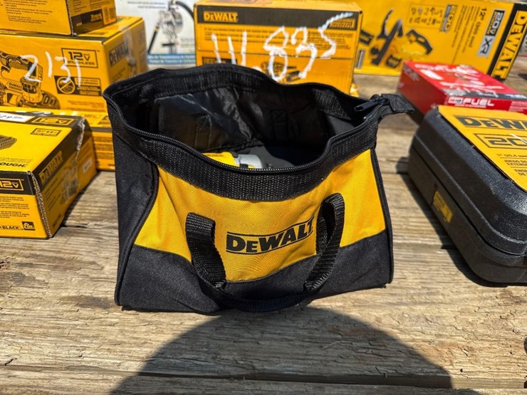 2133---dewalt-1/4"-impact-image-2