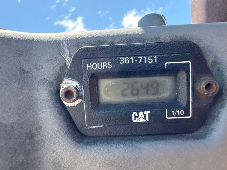 2014-caterpillar-cb54-image-32