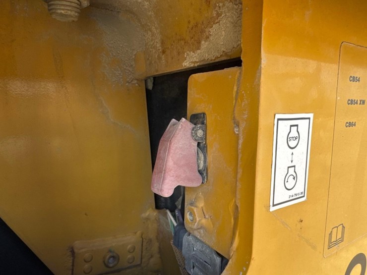 2014-caterpillar-cb54-image-20