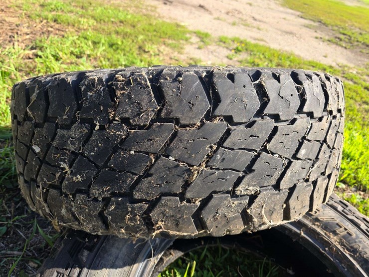 (2)-lt265/70r17-cooper-discover-tires,-buying-both-for-one-money-image-4