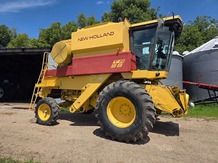 1988-new-holland-tr86-image-8