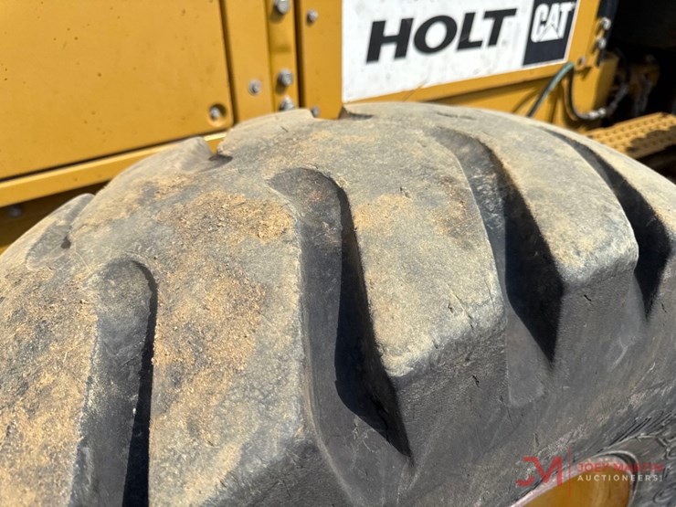 2011-caterpillar-140m2-image-12