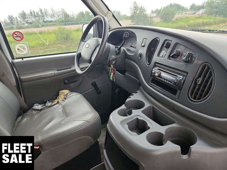 2005-ford-cargo-image-14