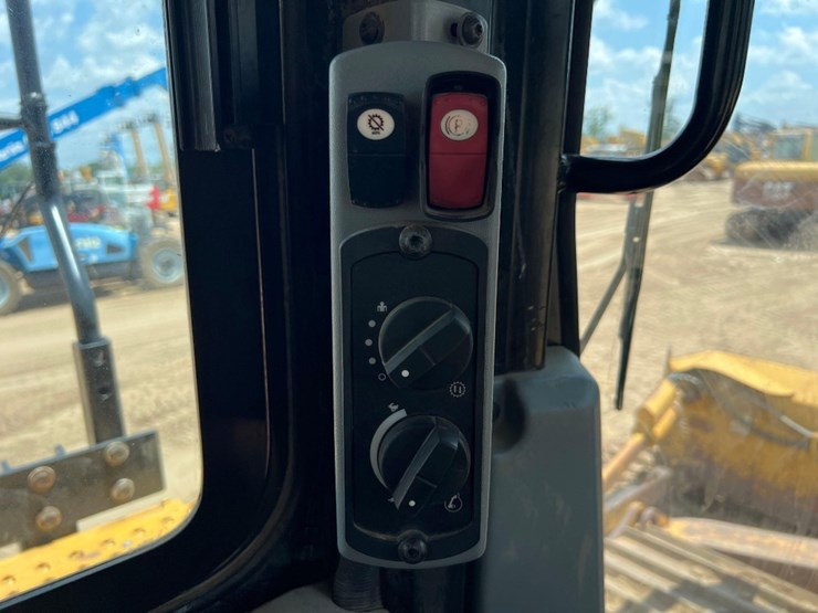 2019-caterpillar-d6t-lgp-image-35