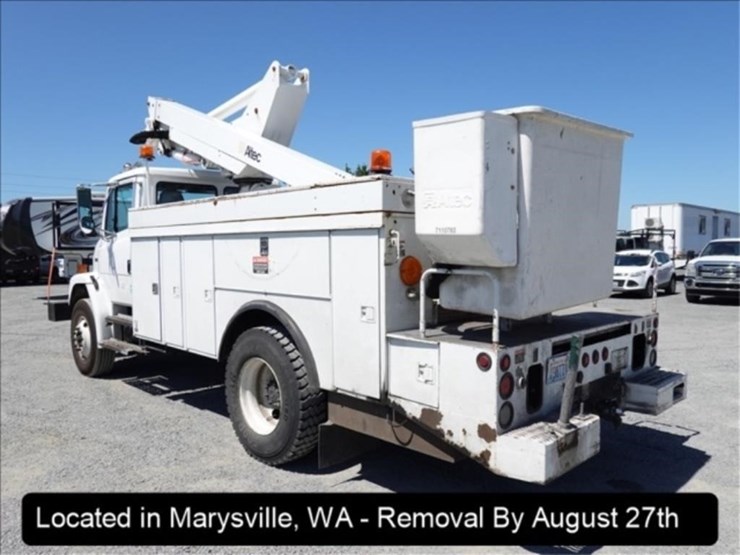 2003-freightliner-fl70-image-26