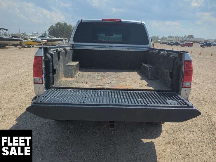 2015-nissan-titan-image-16