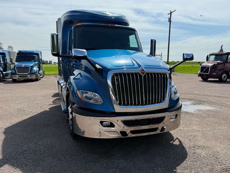 2020-ih-lt625-sleeper-semi,-435,369-miles-on-truck-(complete-overhaul-@-232,740-miles-with-paperwork-image-5
