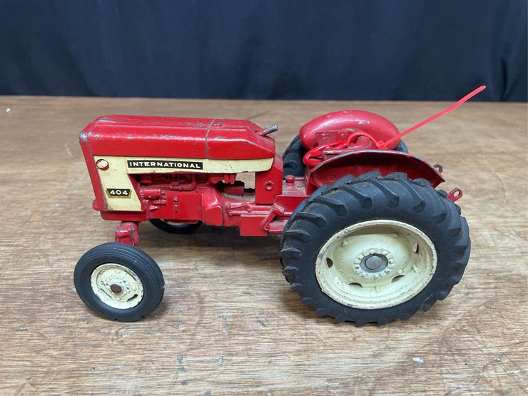 1/16-ih-404-ertl-image-3