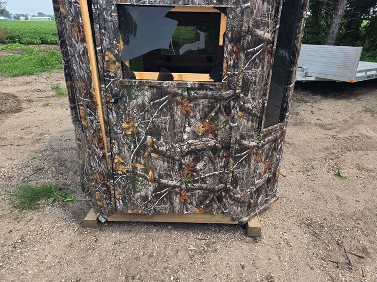 deer-stand-(tipped-in-storm,-see-photos),-insulated,-carpeted,-drop-down-windows,-approx-6’-x-6’,-bu-image-6