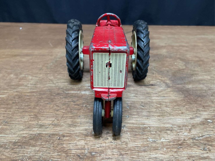 1/16-farmall-404-ertl-image-9