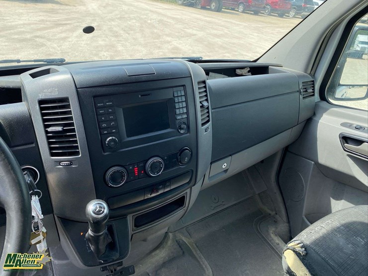 2016-mercedes-benz-sprinter-2500-image-25