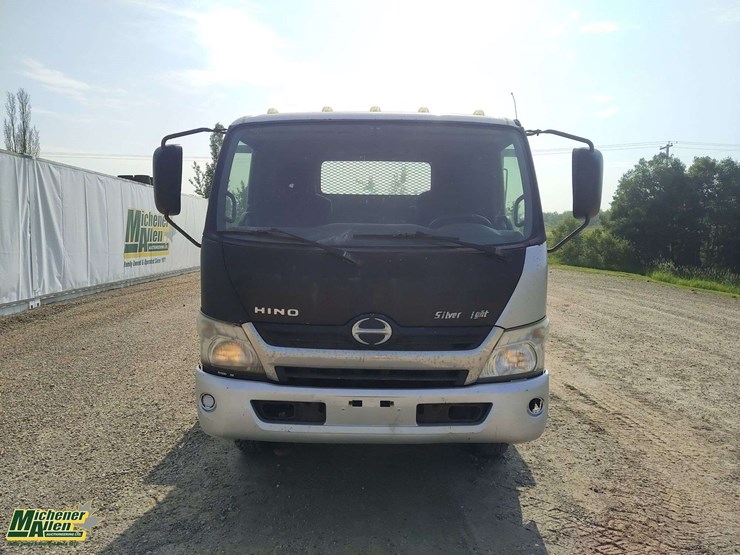 2012-hino-155-image-8