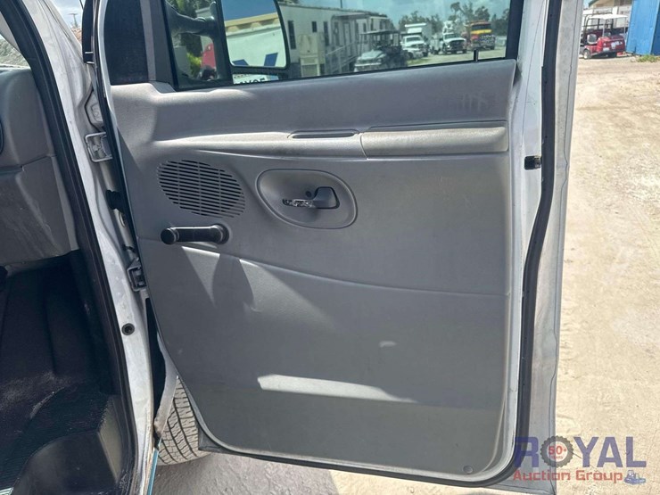 2008-ford-cargo-image-27