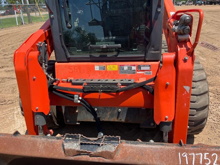 2020-kubota-ssv75-image-15