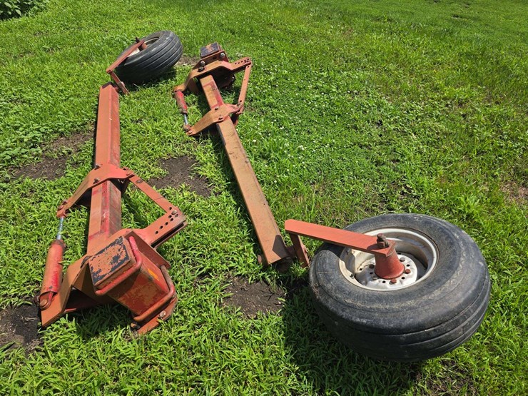 (2)-lift-assist-arms-with-9.5l-14-tires-and-cylinders,-off-no-till-drill,-buying-both-for-one-money-image-4