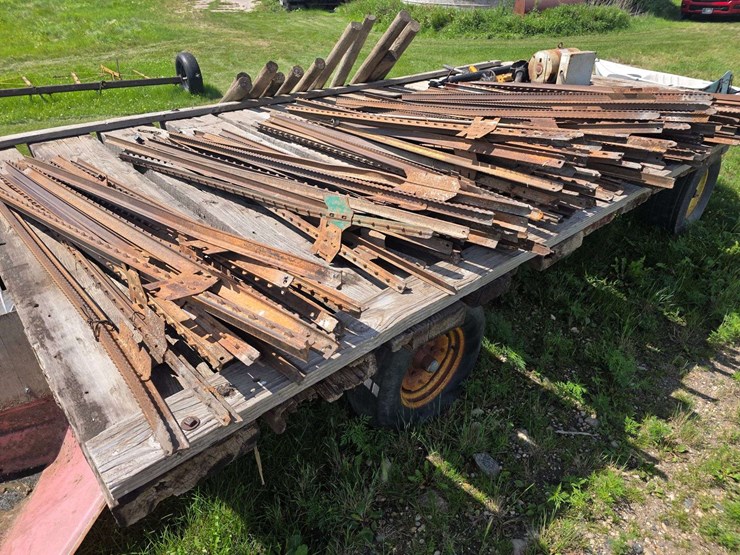 approx-120-steel-fence-posts,-new-and-old-style,-buying-all-for-one-money-image-1