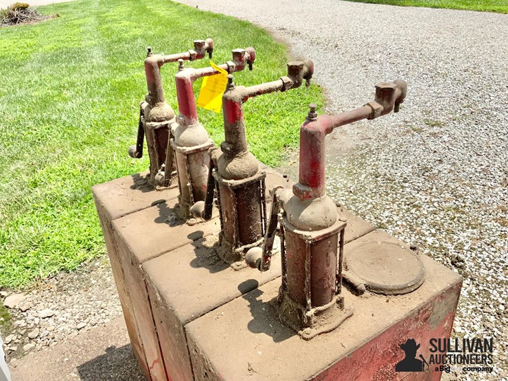 standard-oil-service-steel-rectangular-oil-tanks-w/-hand-pumps-image-12