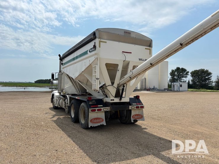 2005-peterbilt-385-image-11