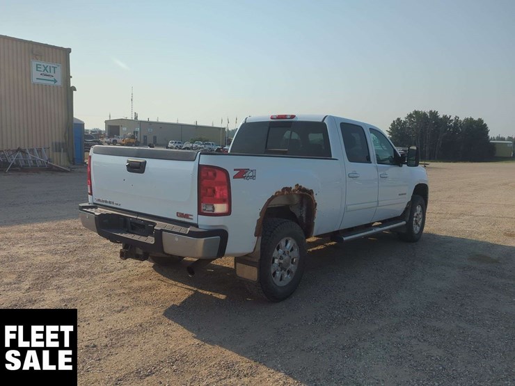 2011-gmc-sierra-2500hd-image-4