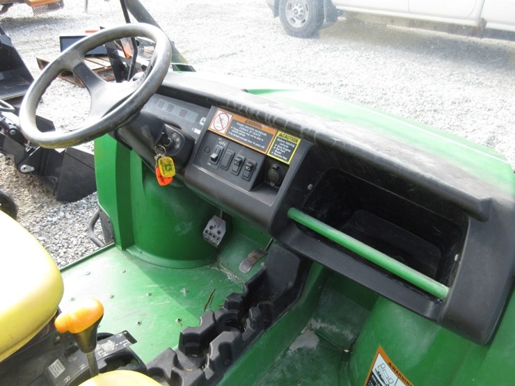 john-deere-gator-image-8