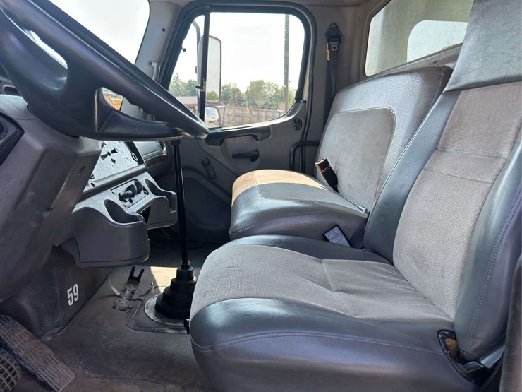 2003-freightliner-m2-106-box-truck-(17’-box)-image-20
