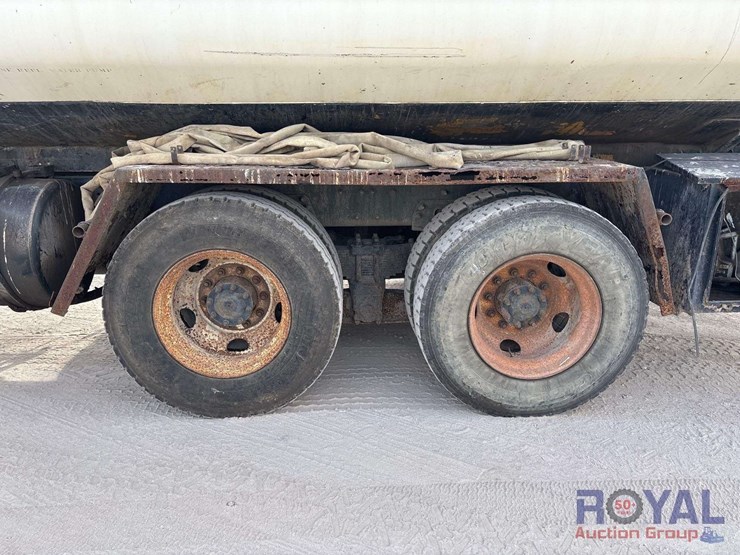 2004-sterling-l8500-image-27