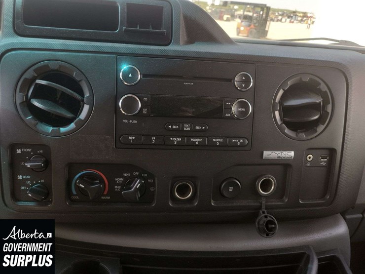 2013-ford-cargo-image-20