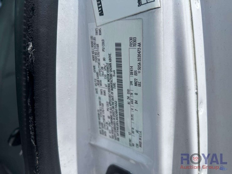 2013-ford-cargo-image-5