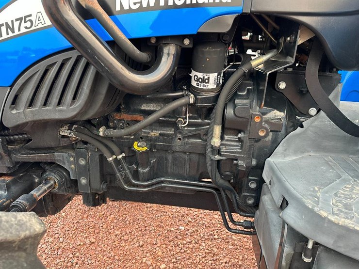 2005-new-holland-tn75a-image-33
