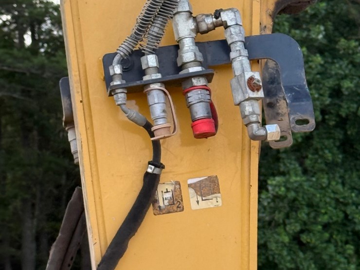 2019-caterpillar-310-image-11