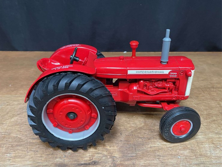 1/16-ih-650-1995-wisconsin-nib-ertl-image-9