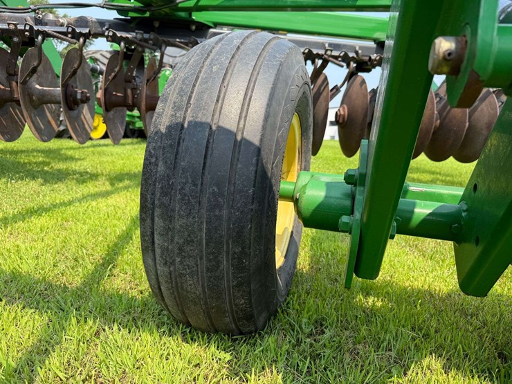 2013-john-deere-2623-image-36