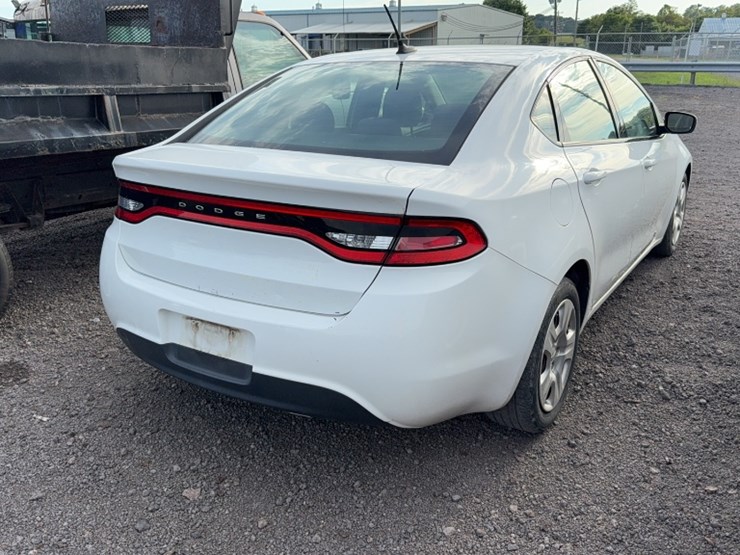 #3018-•-2014-dodge-sedan-image-8