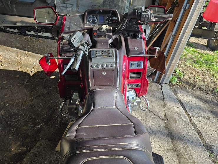 1996-honda-goldwing-gl1500se,-101,566-miles,-am/fm/tape,-air-ride,-new-front-and-rear-tires,-works-a-image-9