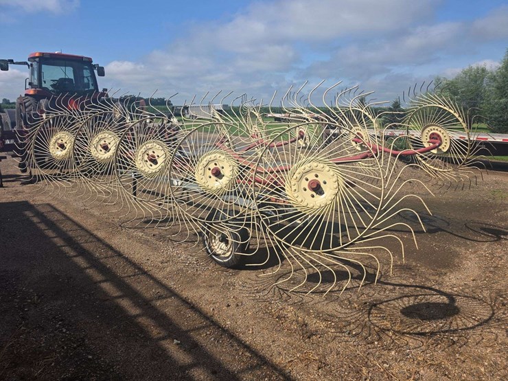 10-wheel-pull-type-wheel-rake,-hydraulic-lift,-brand:-omi-agc,-14”-tires-on-4-bolt-rims-image-16