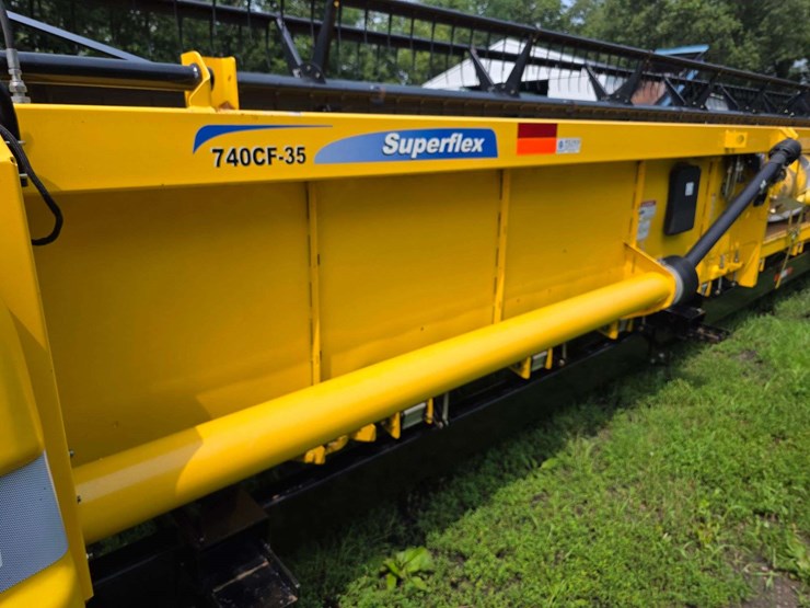 2011-new-holland-35-image-25