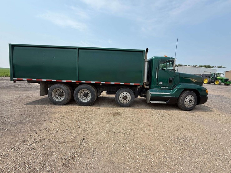 1993-freightliner-fld120-image-11
