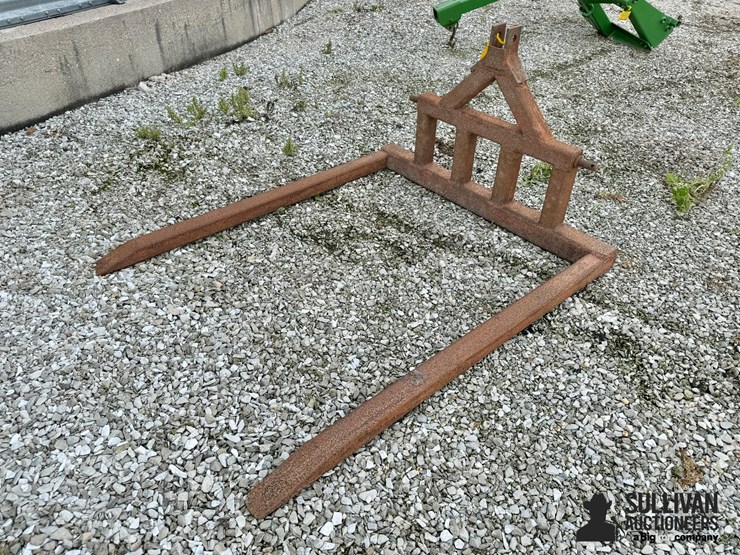shop--built-3-pt-bale-carrier-image-1