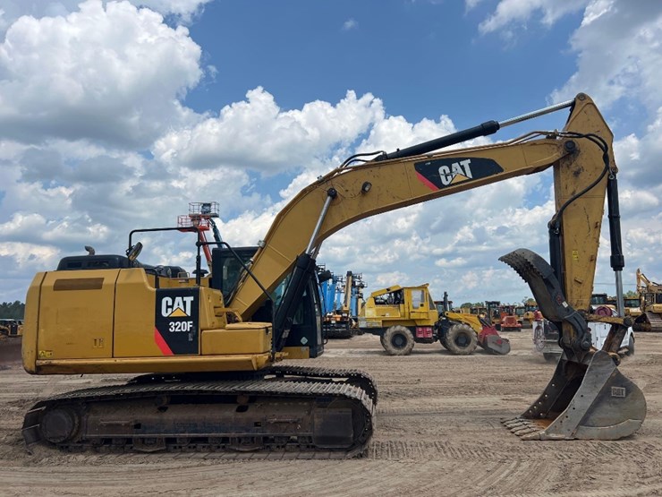 caterpillar-320fl-image-3