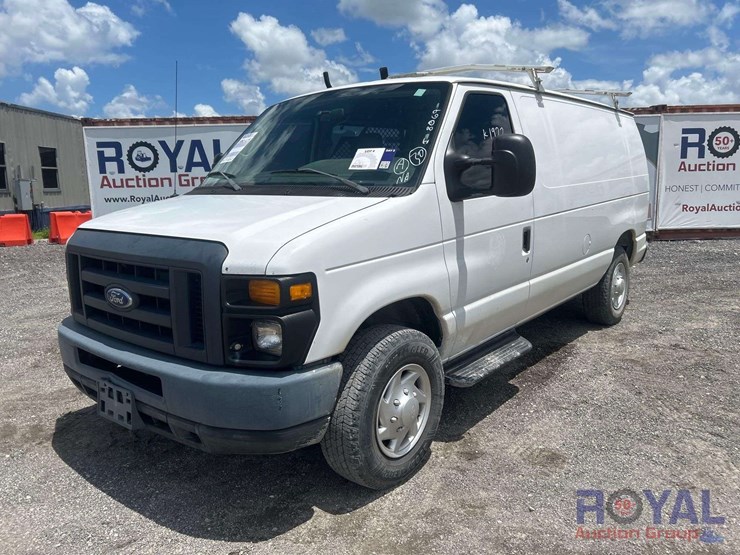 2013-ford-cargo-image-1