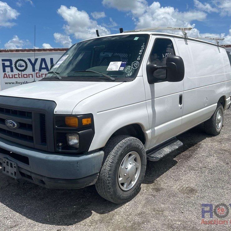 2013 FORD CARGO