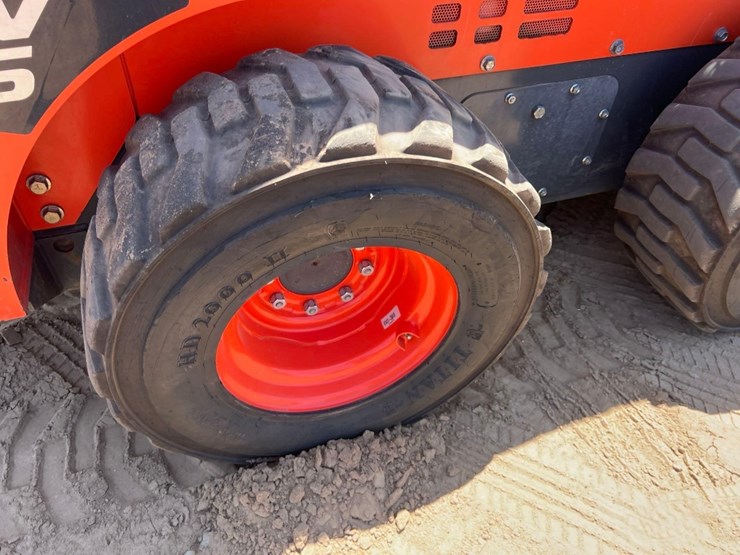 2020-kubota-ssv75-image-11