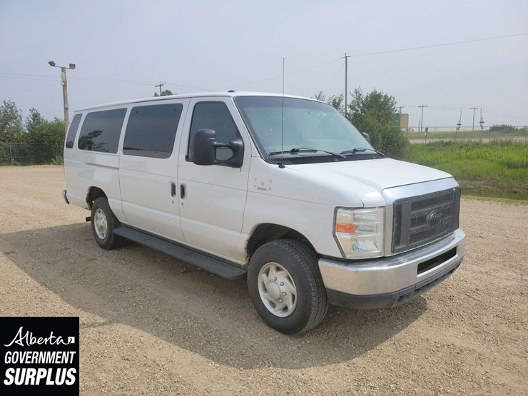2013-ford-cargo-image-4