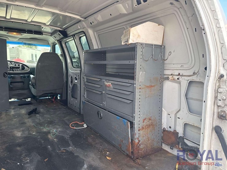 2008-ford-cargo-image-23