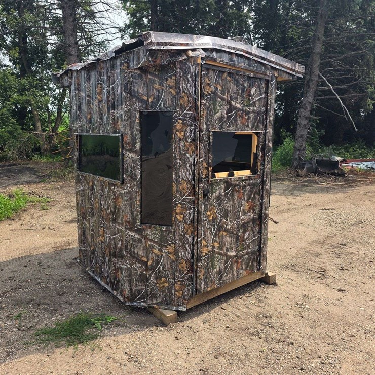 Deer Stand (Tipped in Storm, See Photos), Insulated, Carpeted, Drop Down Windows, Approx 6’ x 6’, Bu