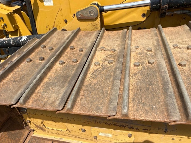 2021-caterpillar-d3-lgp-image-32