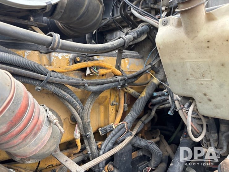 2005-caterpillar-c15-image-39
