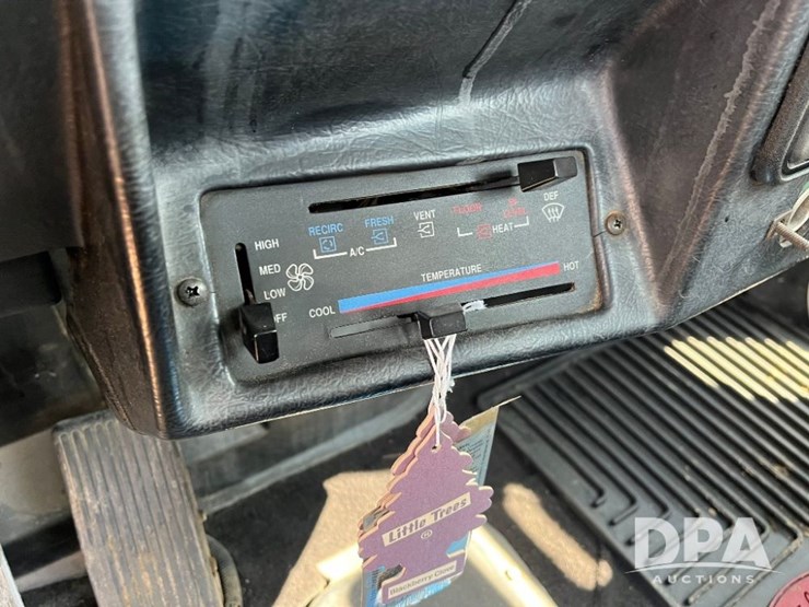 1993-peterbilt-377-image-67