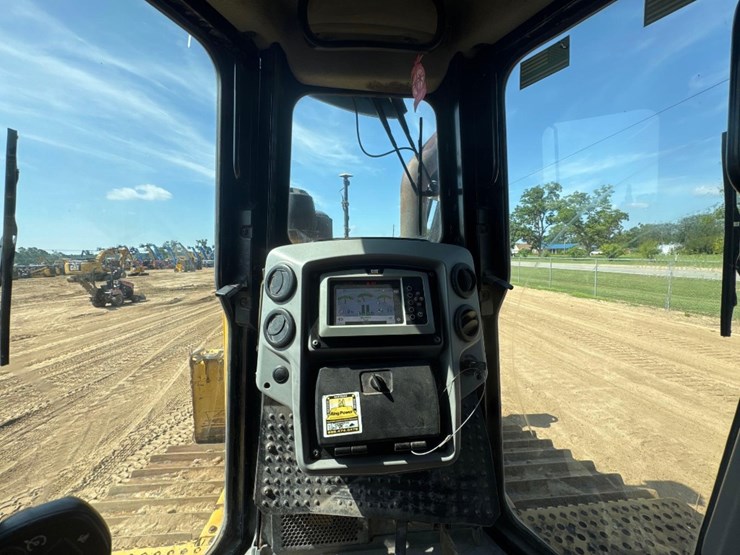 2018-caterpillar-d6t-lgp-image-24
