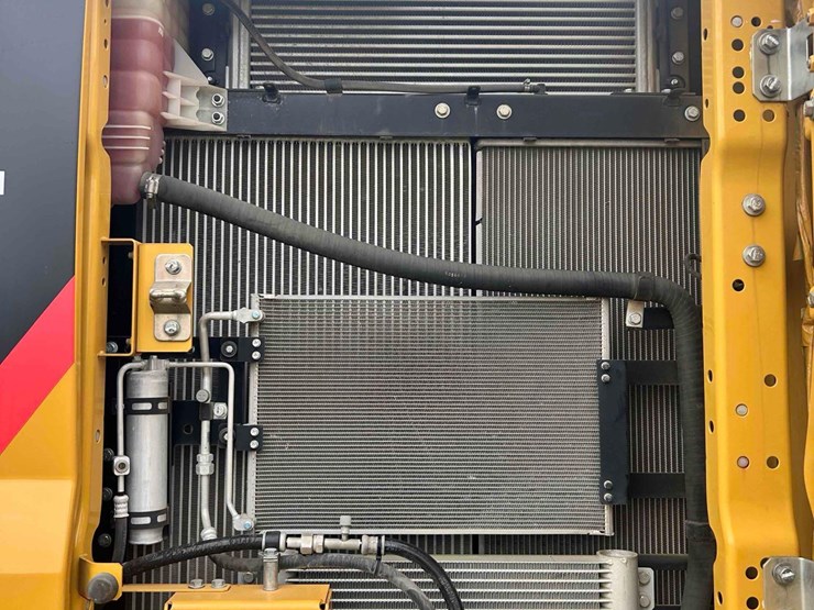 2018-caterpillar-320gc-image-23